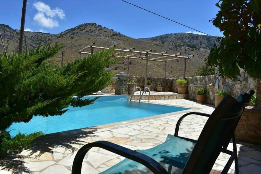 Traditional Villa With Pool In Sfakia Imbros エクステリア 写真